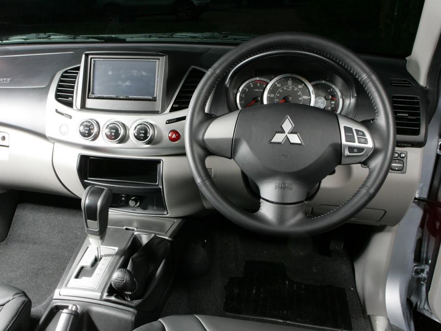 Mitsubishi L200 Barbarian 2010 года  (фото 3 из 17)